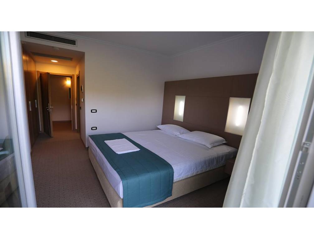 Hotel Voloreka Tushemisht Oda fotoğraf