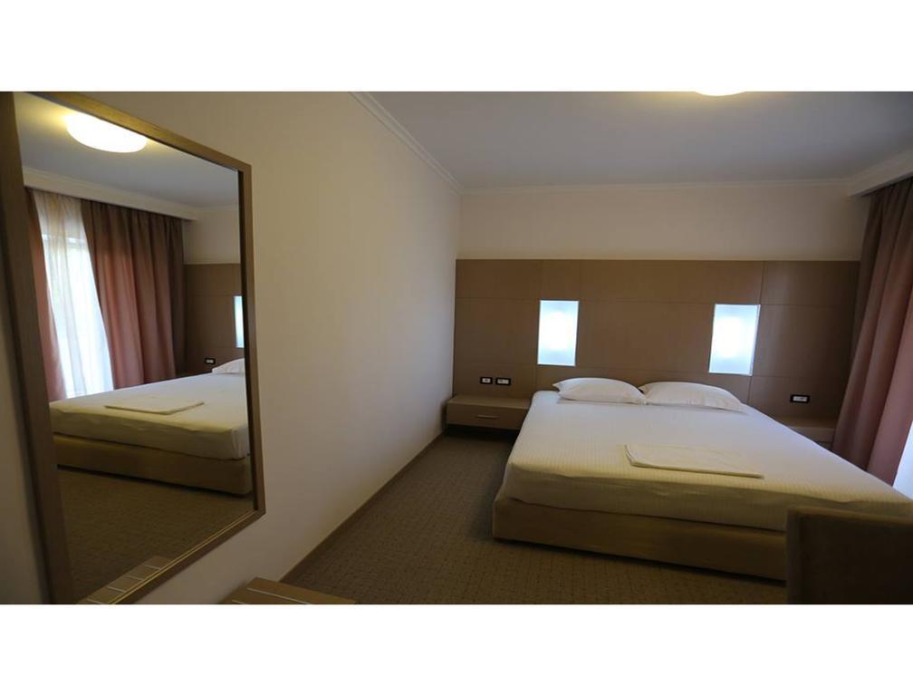 Hotel Voloreka Tushemisht Oda fotoğraf