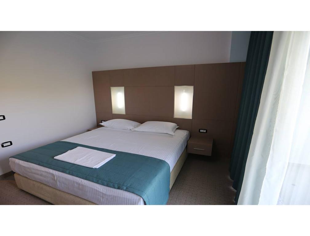 Hotel Voloreka Tushemisht Oda fotoğraf